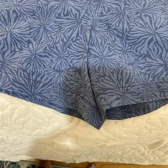 Southern Tide Blue Patterned Women's Bermuda Shorts - Picture 4 of 7